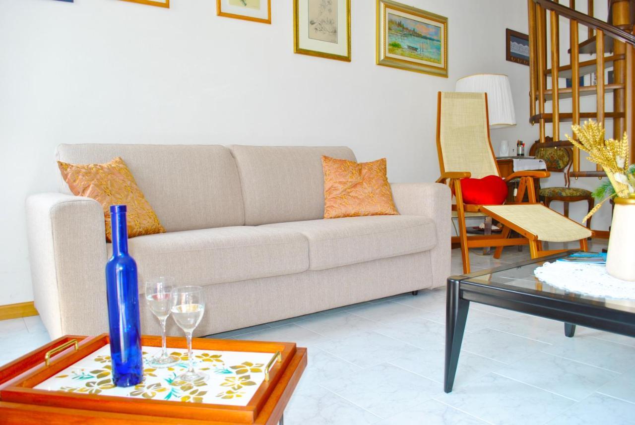 Loft With Big Terrace Lake View Apartment Sala Comacina Bagian luar foto